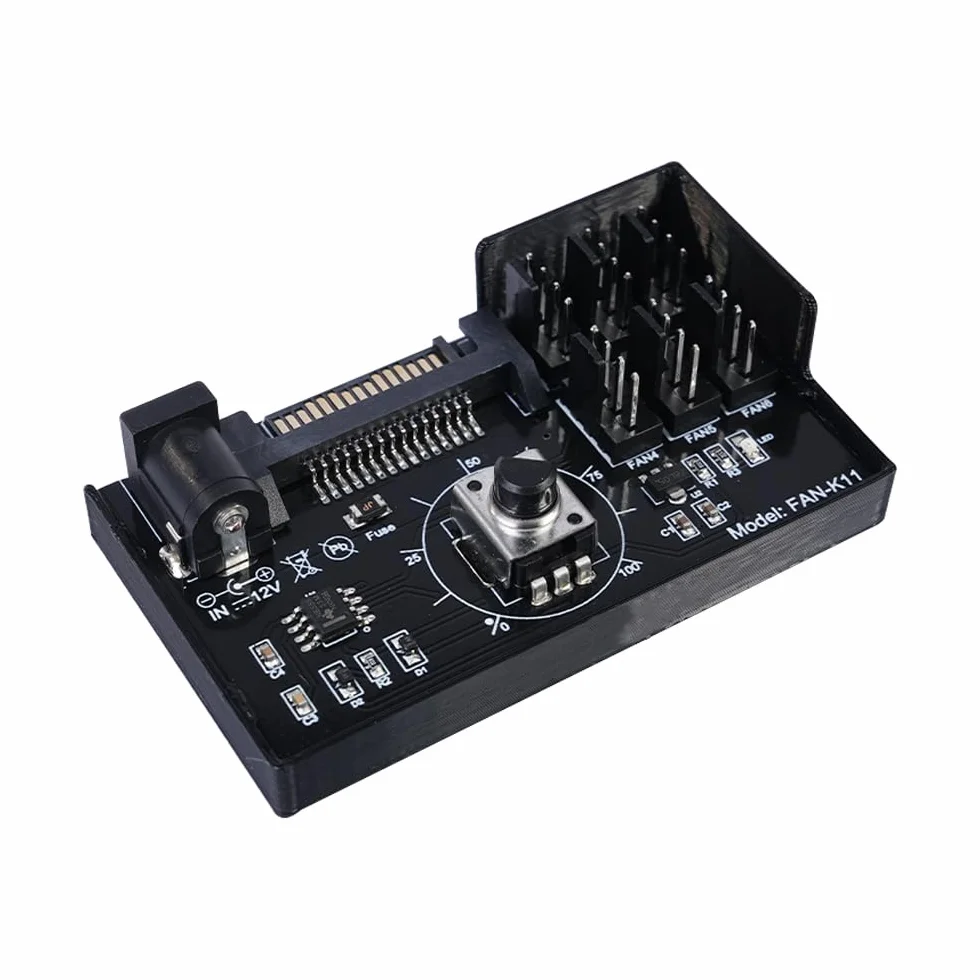 Sarini Regolatore di velocità della Ventola Alimentatore hub Adattatore Ventola per PC 12V 4 Pin PWM con interfaccia SATA per 4 ventole