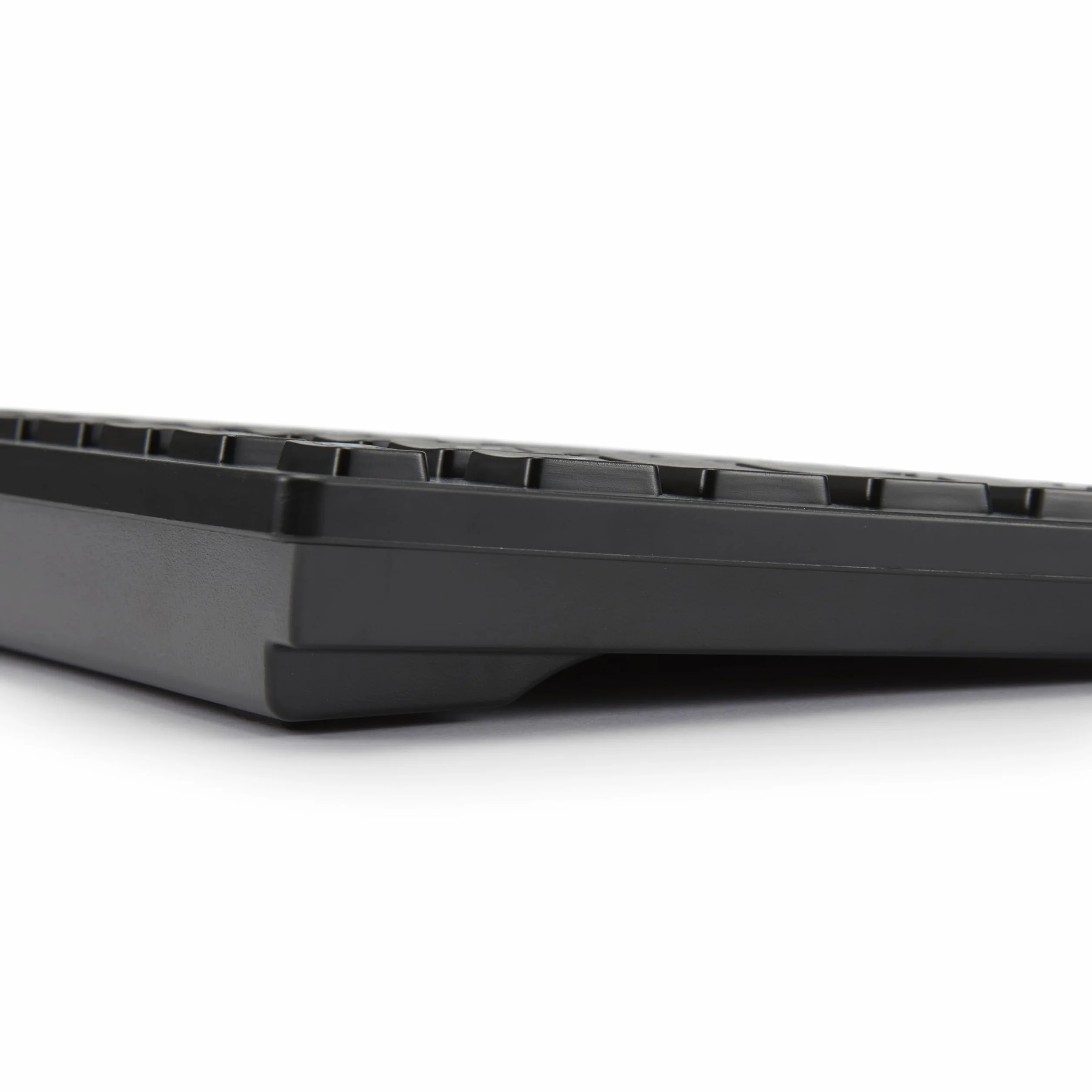 Amazon Basics Tastiera USB a basso profilo con layout IT, nero opaco