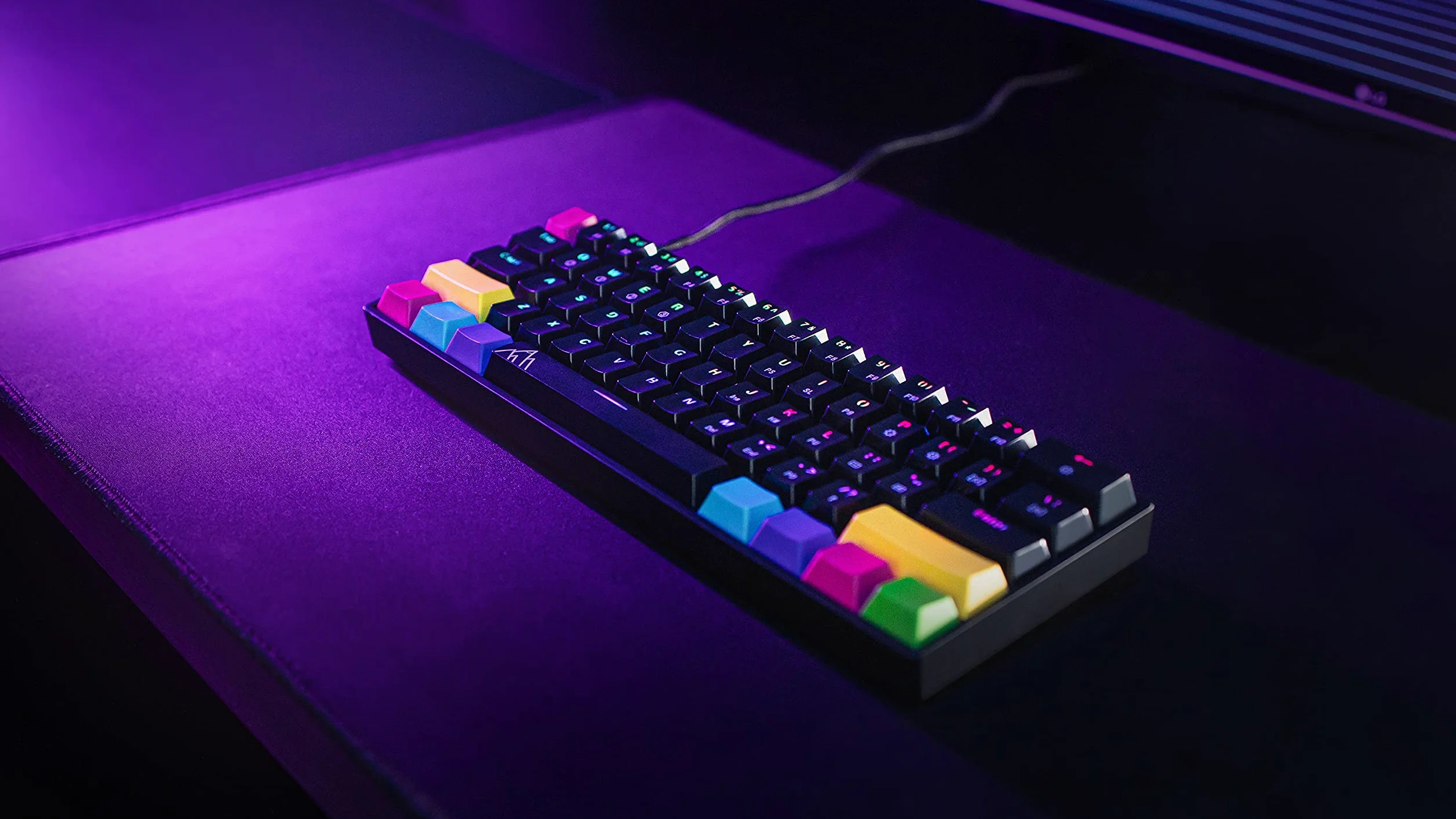 One - Tastiera meccanica sostituibile a caldo al 60% con tasti extra colorati, luci RGB, a prova di fuoriuscite, interruttori ottici (Gateron Blue)