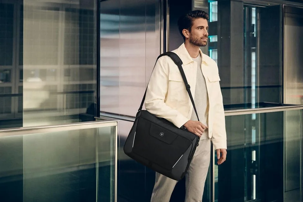 Wenger, XE Brief 17, 17" Laptop Briefcase with Tablet Pocket, Black, Rete digitale, 15,6", Casual
