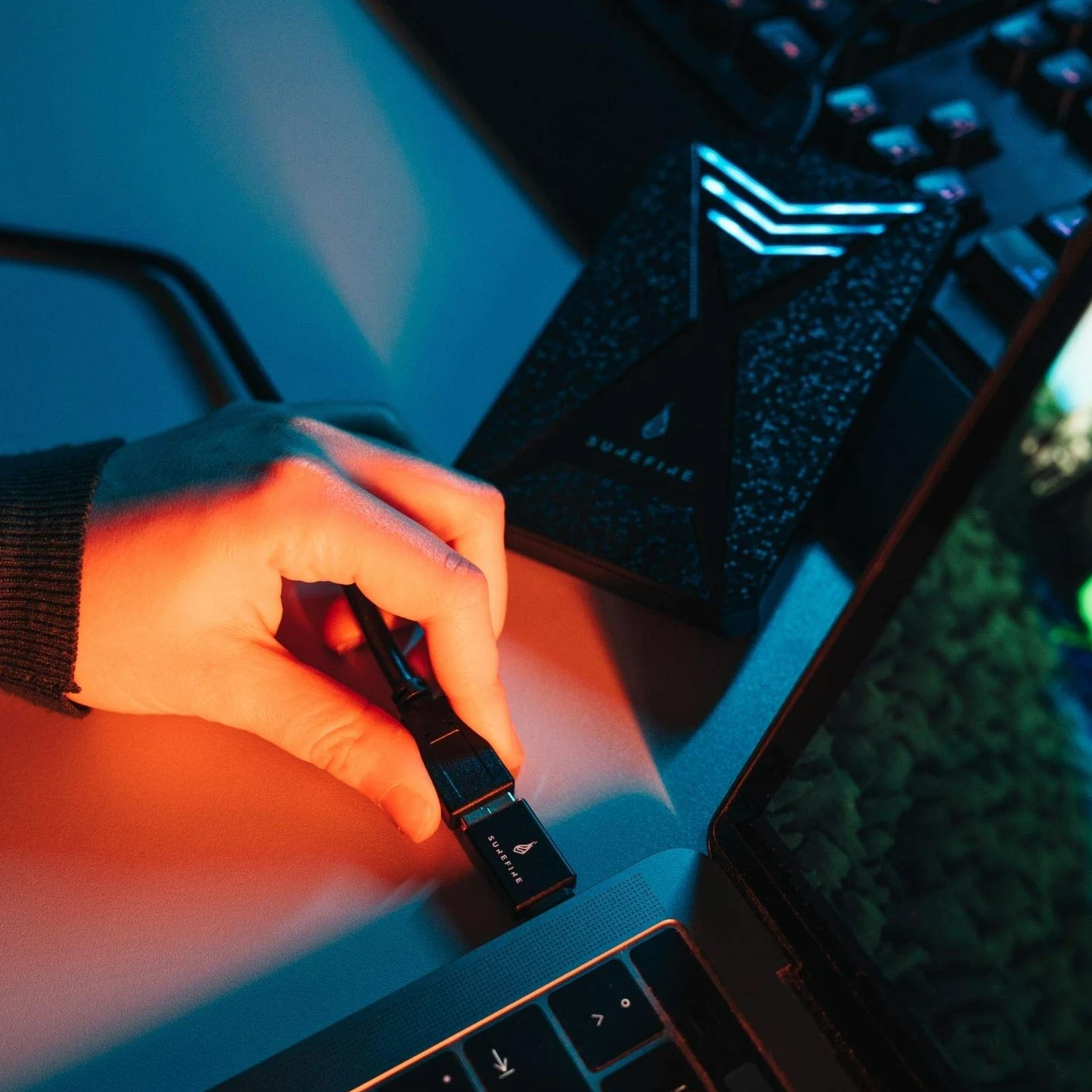 Surefire Bunker Gaming SSD 2,5” I 512 GB I Unità SSD esterna I Adattatore USB-C I Windows & MacOSx I Velocità di lettura e scrittura 450MB/s e 430MB/s I PC Playstation e Xbox I powered by Verbatim