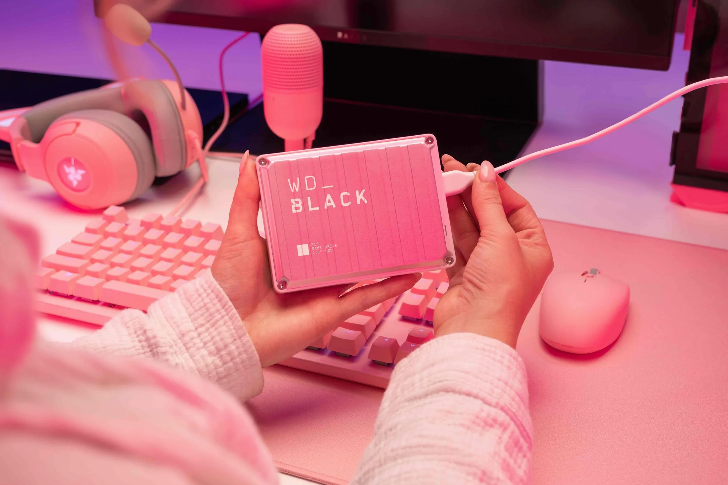 WD_BLACK P10 4TB Hard Disk Esterno Portatile, Game Drive, Compatibile con Playstation, Xbox, PC e Mac, Salva fino a 150 giochi, Un abbonamento di un mese a Discord NITRO, PINK