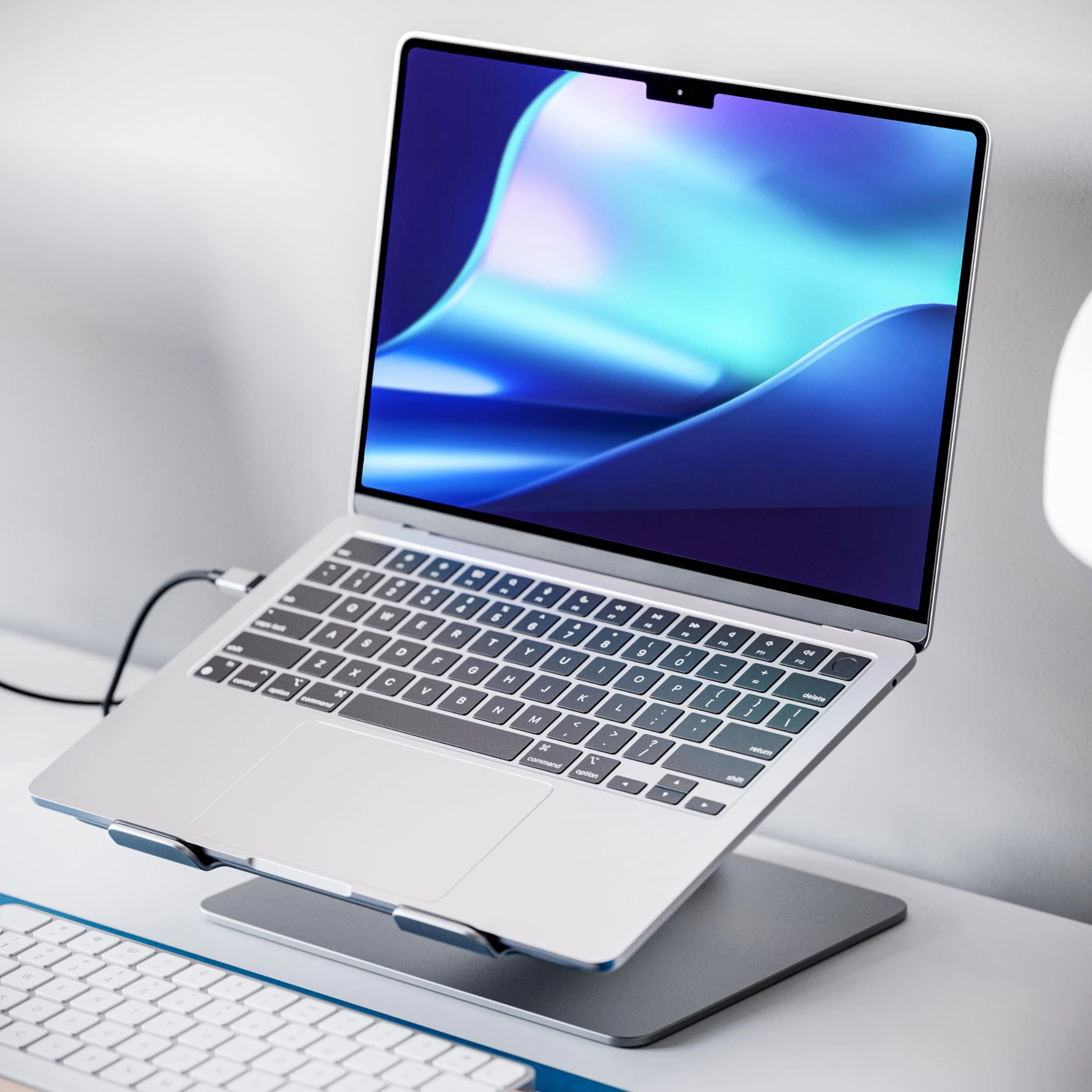 ALOGIC Elite Supporto per laptop regolabile, riser ergonomico con design in alluminio, portatile e robusto, compatibile con MacBook Pro, MacBook Air, Dell XPS, Chromebook e altro.