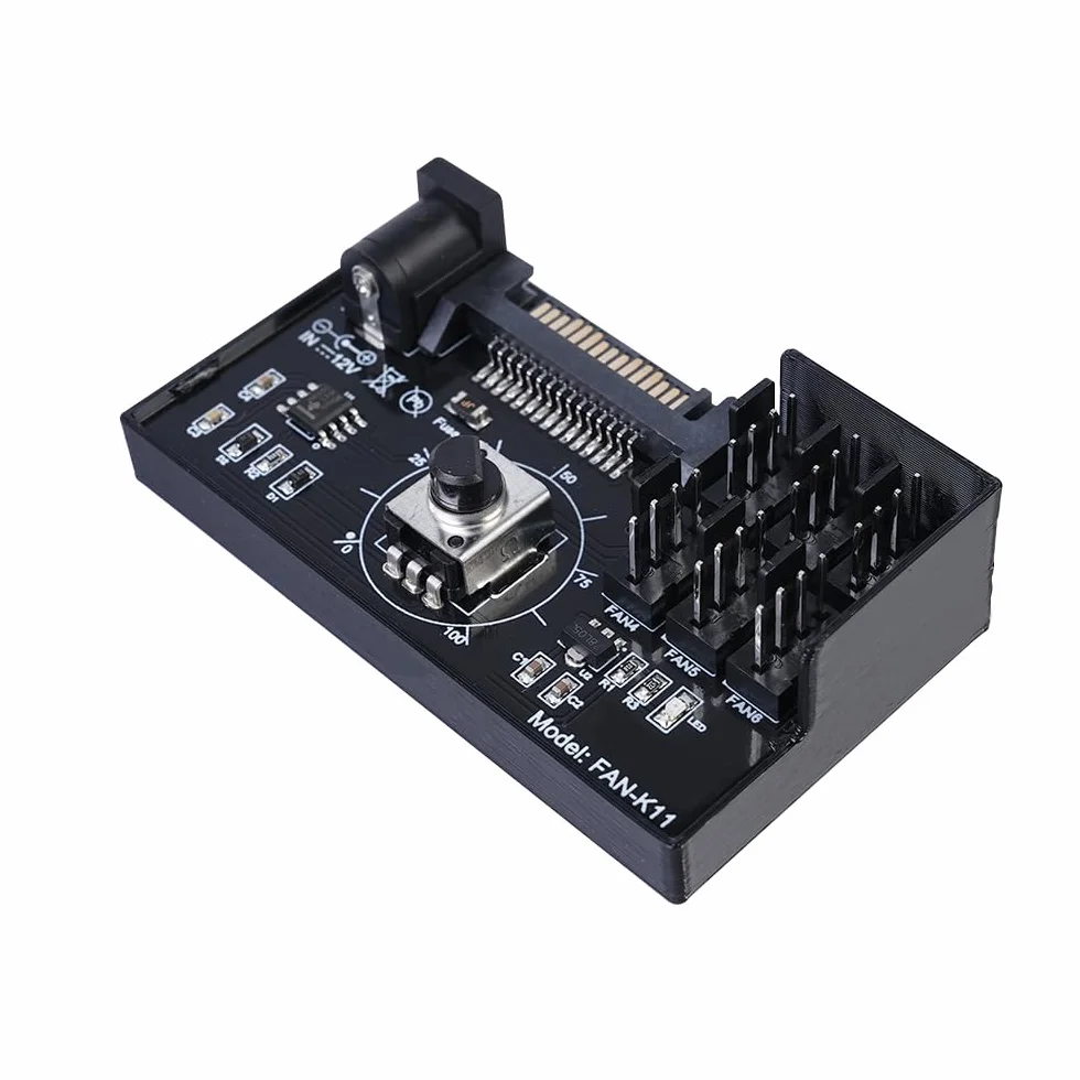 Sarini Regolatore di velocità della Ventola Alimentatore hub Adattatore Ventola per PC 12V 4 Pin PWM con interfaccia SATA per 4 ventole