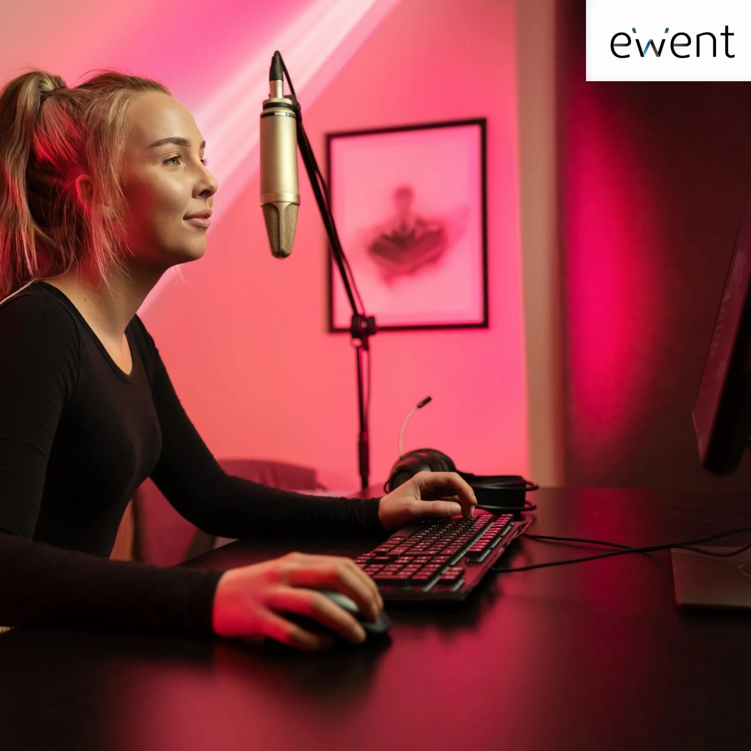 Ewent EW9864 - Convertitore HDMI a VGA (maschio a femmina) adattatore per computer, desktop, laptop, PC, monitor, proiettore, HDTV, Chromebook, Raspberry Pi, Roku, Xbox e altro-Nero