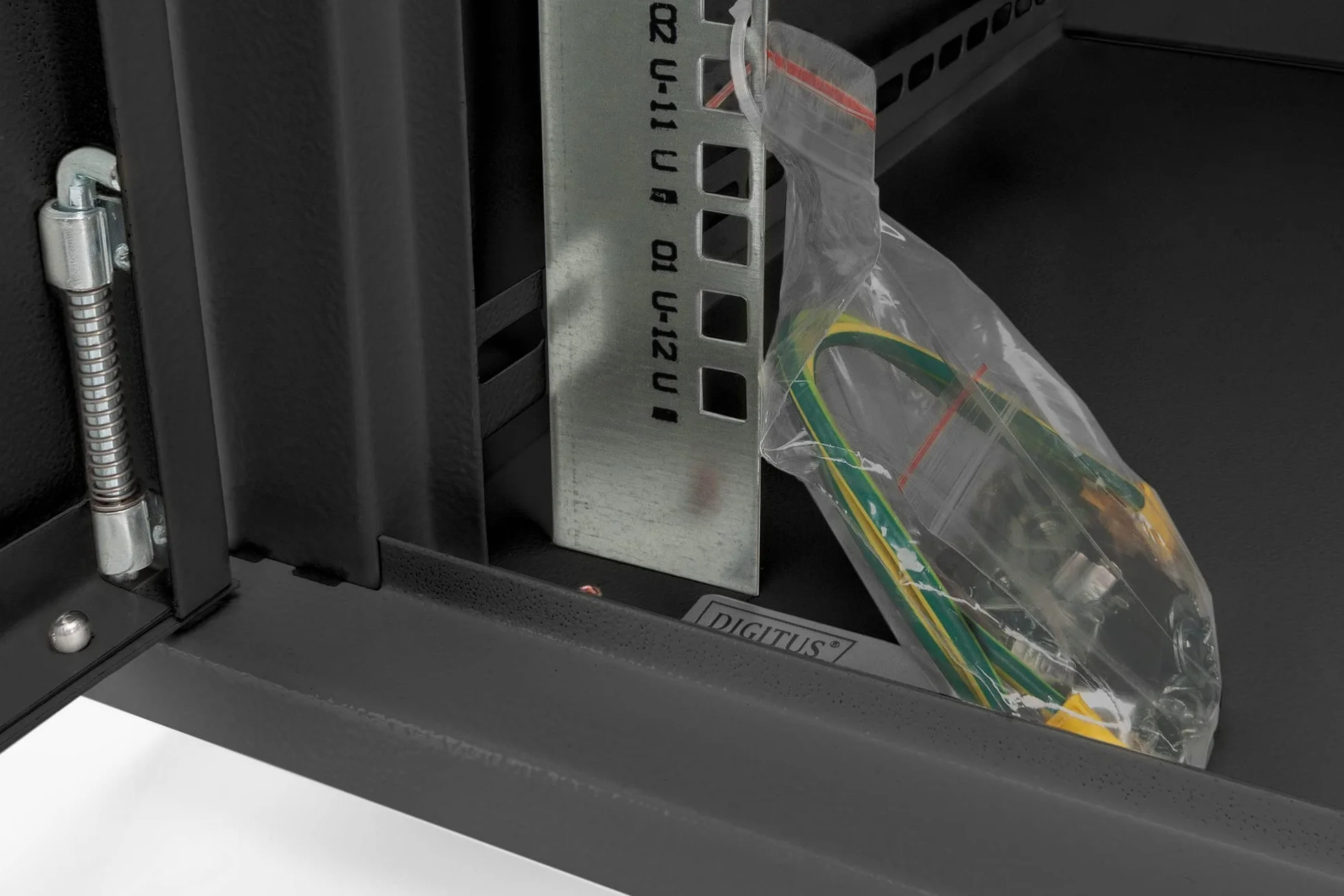 DIGITUS Armadio di rete Rack 19 pollici 9U Montaggio a parete Profondità 450mm Carico 60kg Serie Dynamic Basic Nero