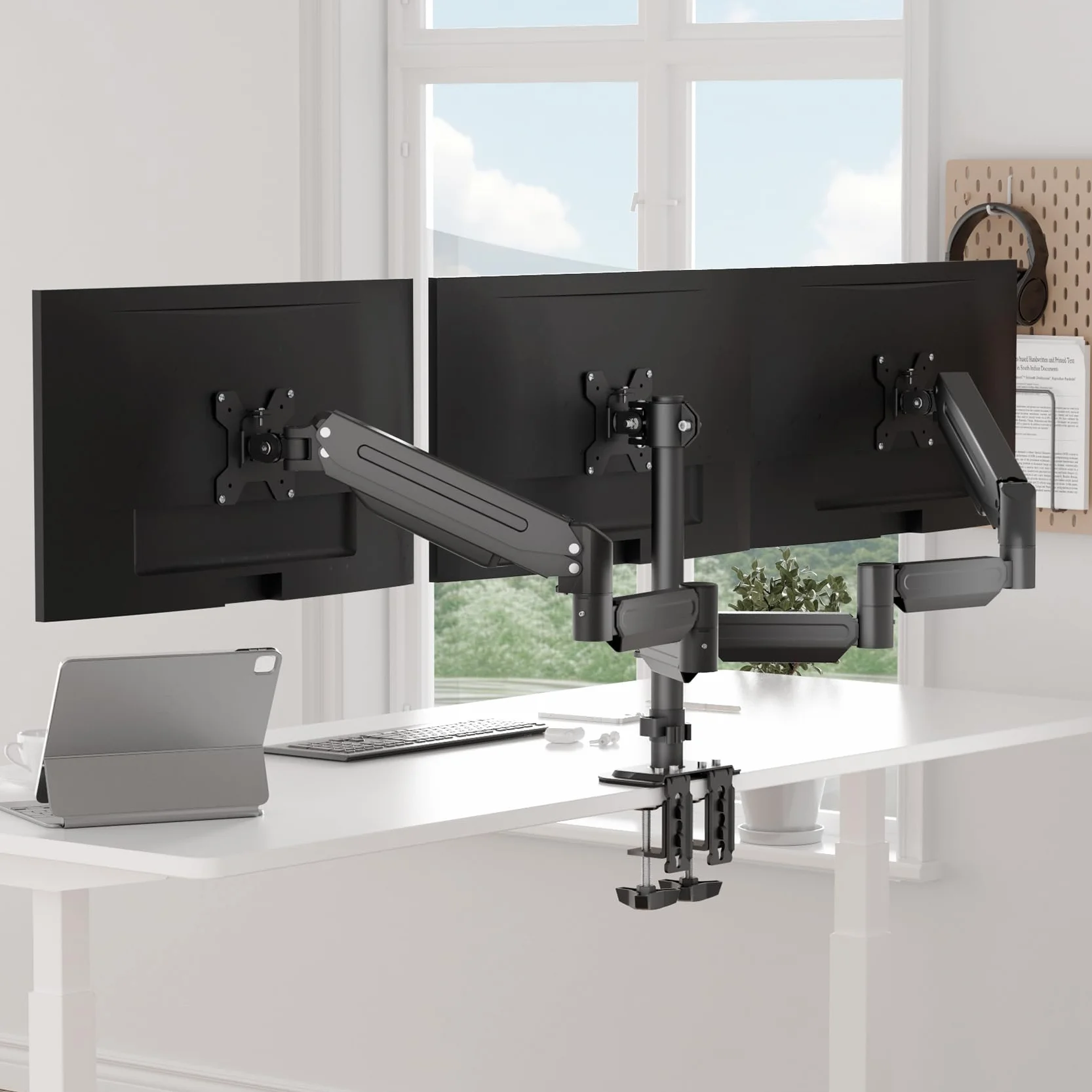 suptek Supporto per monitor triplo - 3 monitor con braccio per monitor a molla a gas adatto a tre schermi LCD piatti da 17 a 32" con morsetto, nero MD8003