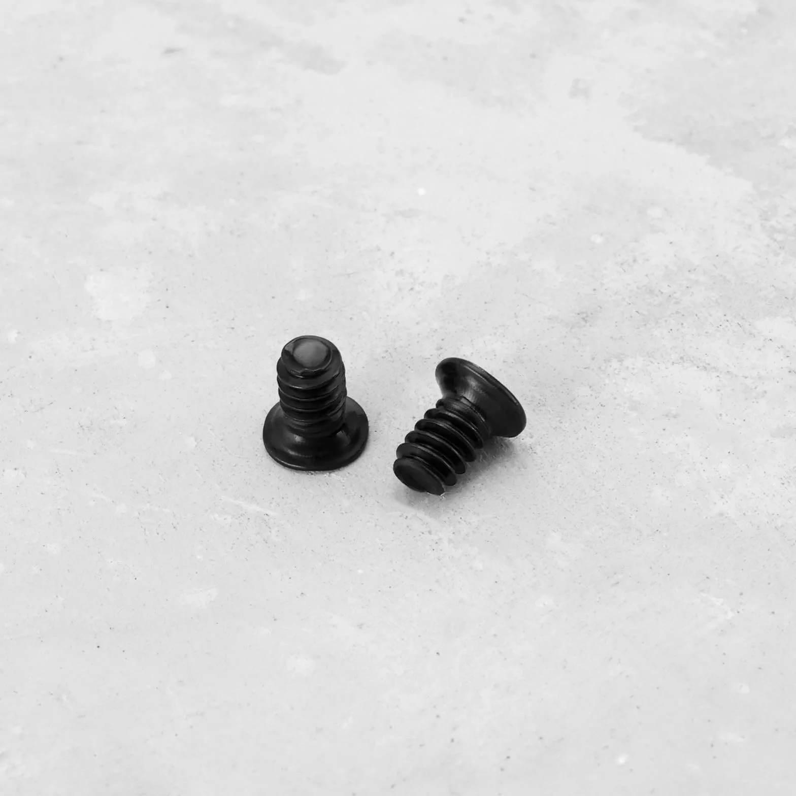 ECSiNG 100 Pezzi Vite A Testa Svasata Nera Testa Piatta Phillips 3,5x6mm Adatta per unità Disco Rigido PC da 3,5 Pollici (UNC 6-32)