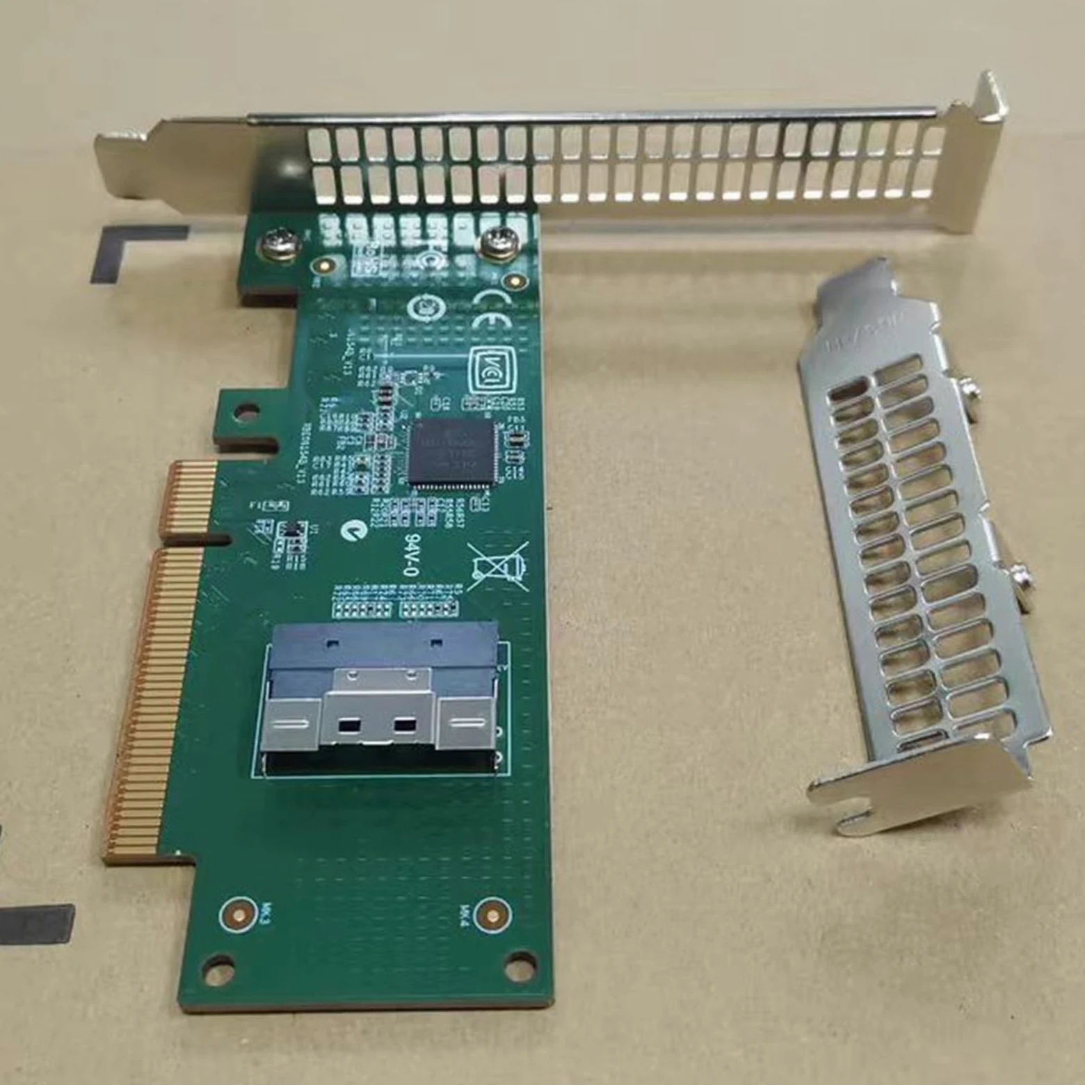 Scheda di espansione del controller host PCIe4.0 a SFF-8654 Scheda di espansione del controller dell'host dell'adattatore PCIe per PC desktop
