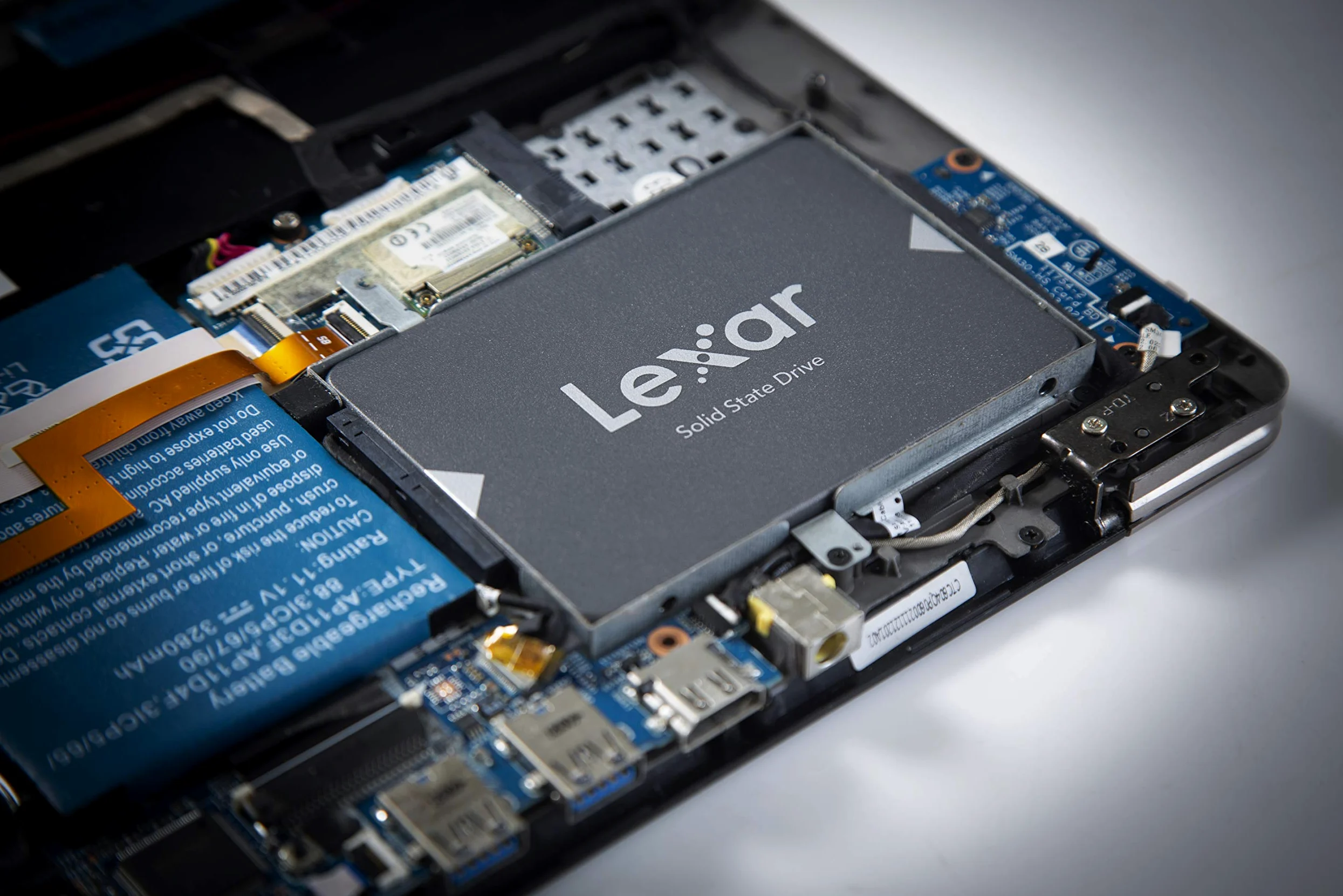 Lexar SSD NS100 512GB 2,5" SATA III (6 Gb/s), interno, velocità di lettura 550 MB/sec, più resistente perché senza parti mobili, nero