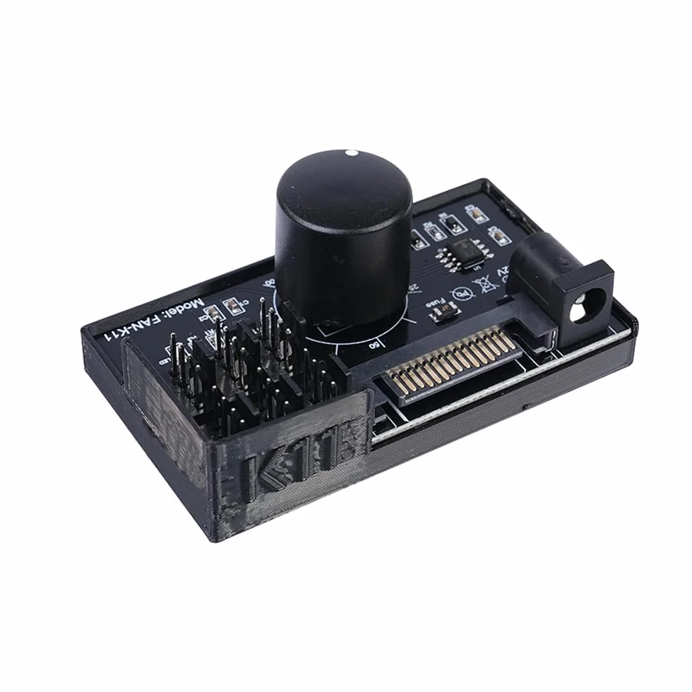 Sarini Regolatore di velocità della Ventola Alimentatore hub Adattatore Ventola per PC 12V 4 Pin PWM con interfaccia SATA per 4 ventole