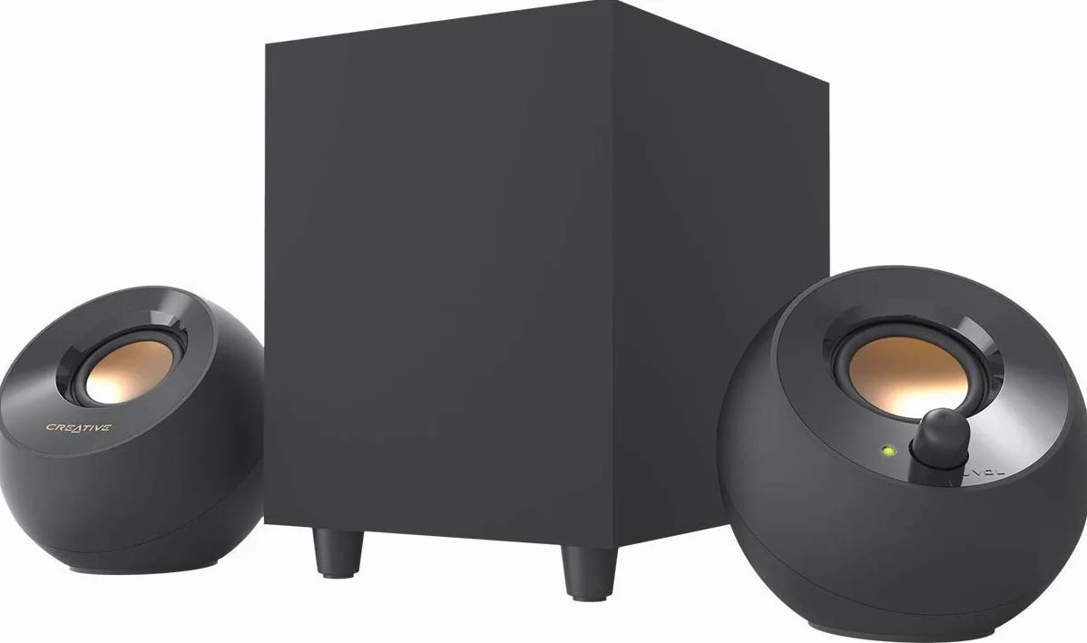 Altoparlanti desktop Creative Pebble Plus 2.1 alimentati tramite USB con subwoofer down-firing e driver far-field, potenza totale fino a 8 W RMS per PC e portatili (Nero)