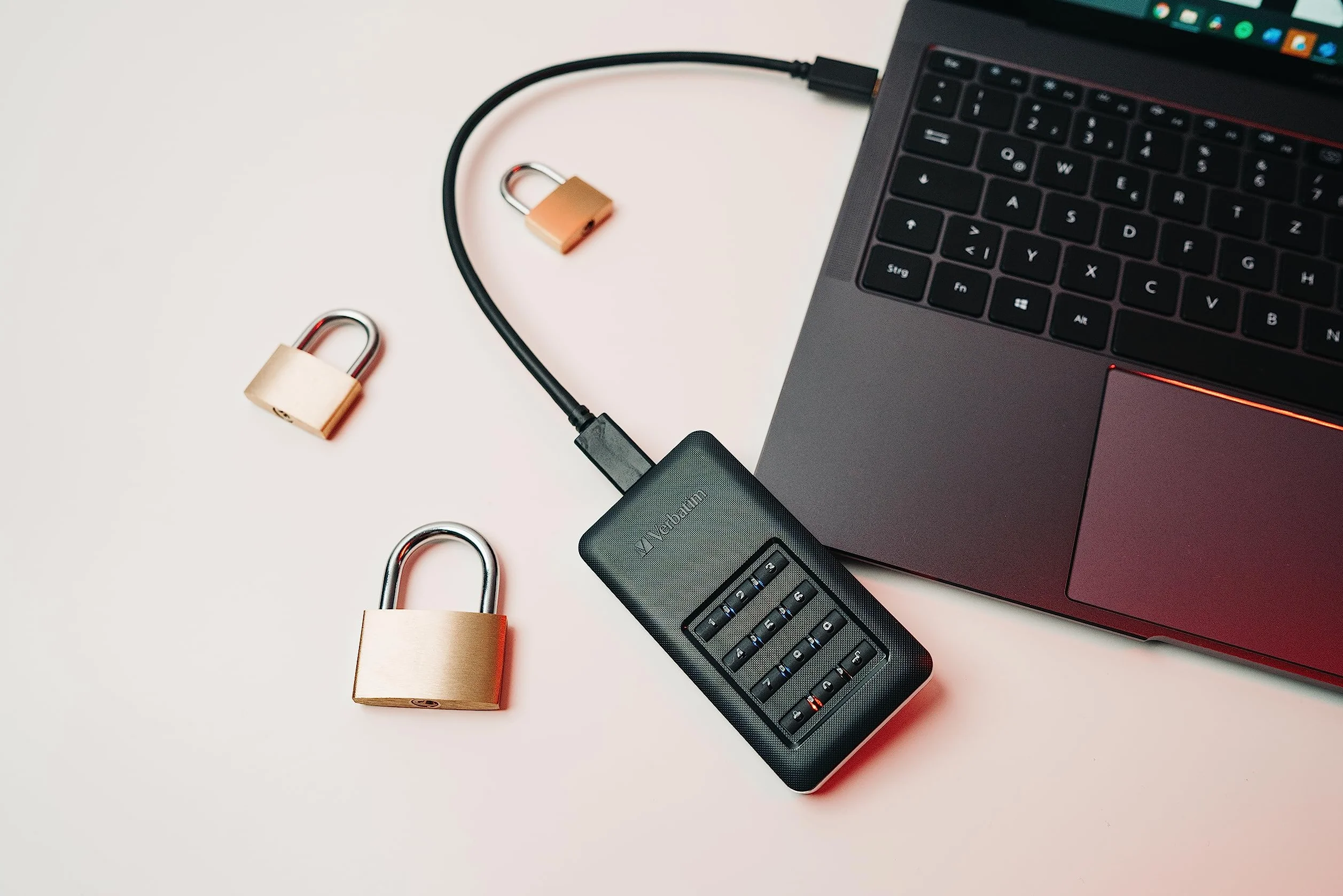 Verbatim SSD Store 'n' Go Secure - 256 GB - Nero - SSD esterno con password di protezione - USB 3.0 - SSD esterno - per Windows e Mac OS X - unità portatile - USB-C - unità flash esterna