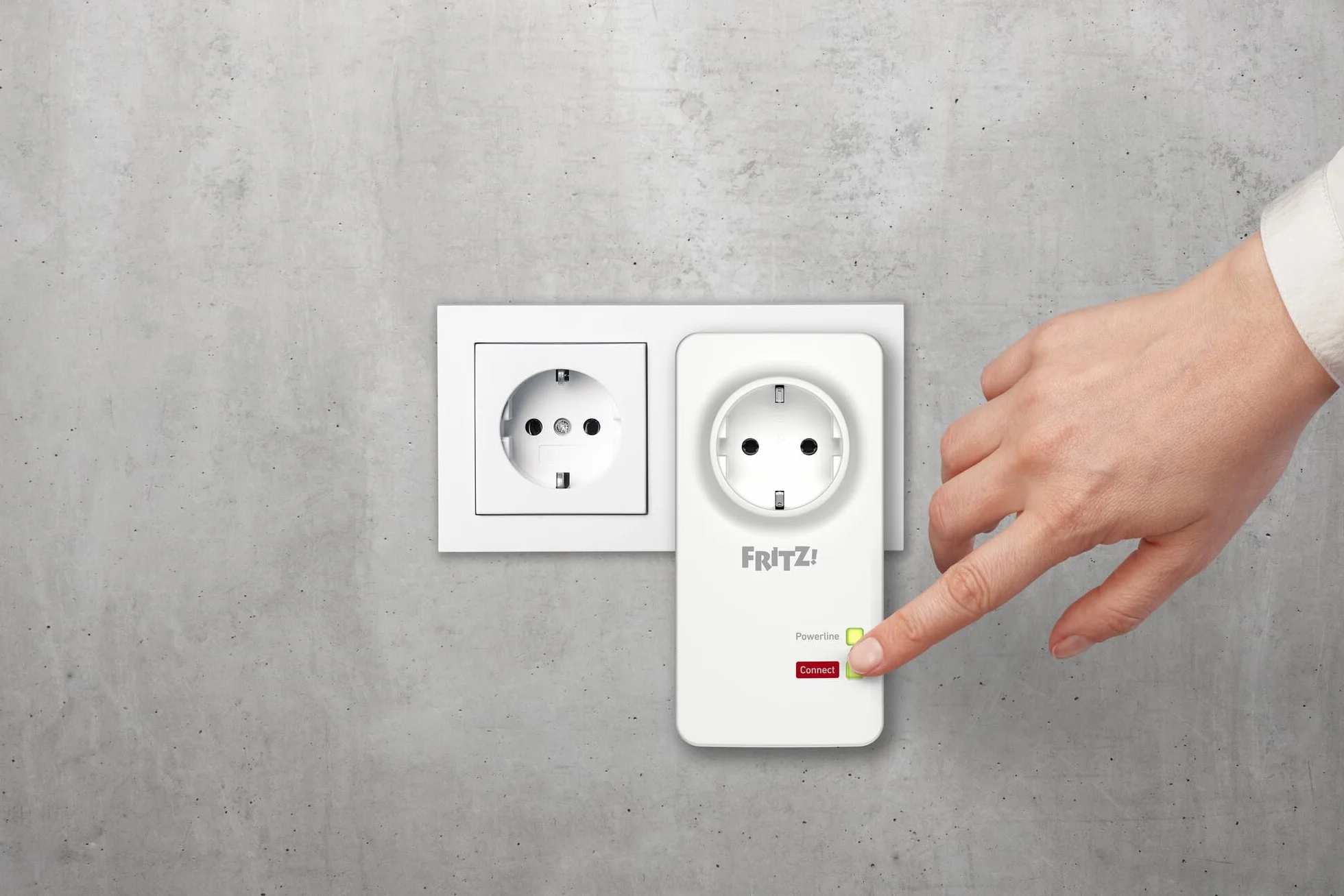 FRITZ!Powerline 1220 Set Kit di 2 Adattatori con Presa Passante, Fino a 1200 Mbps, 2 Porte LAN Gigabit, Plug and Play, Eco Mode, Istruzioni in Italiano