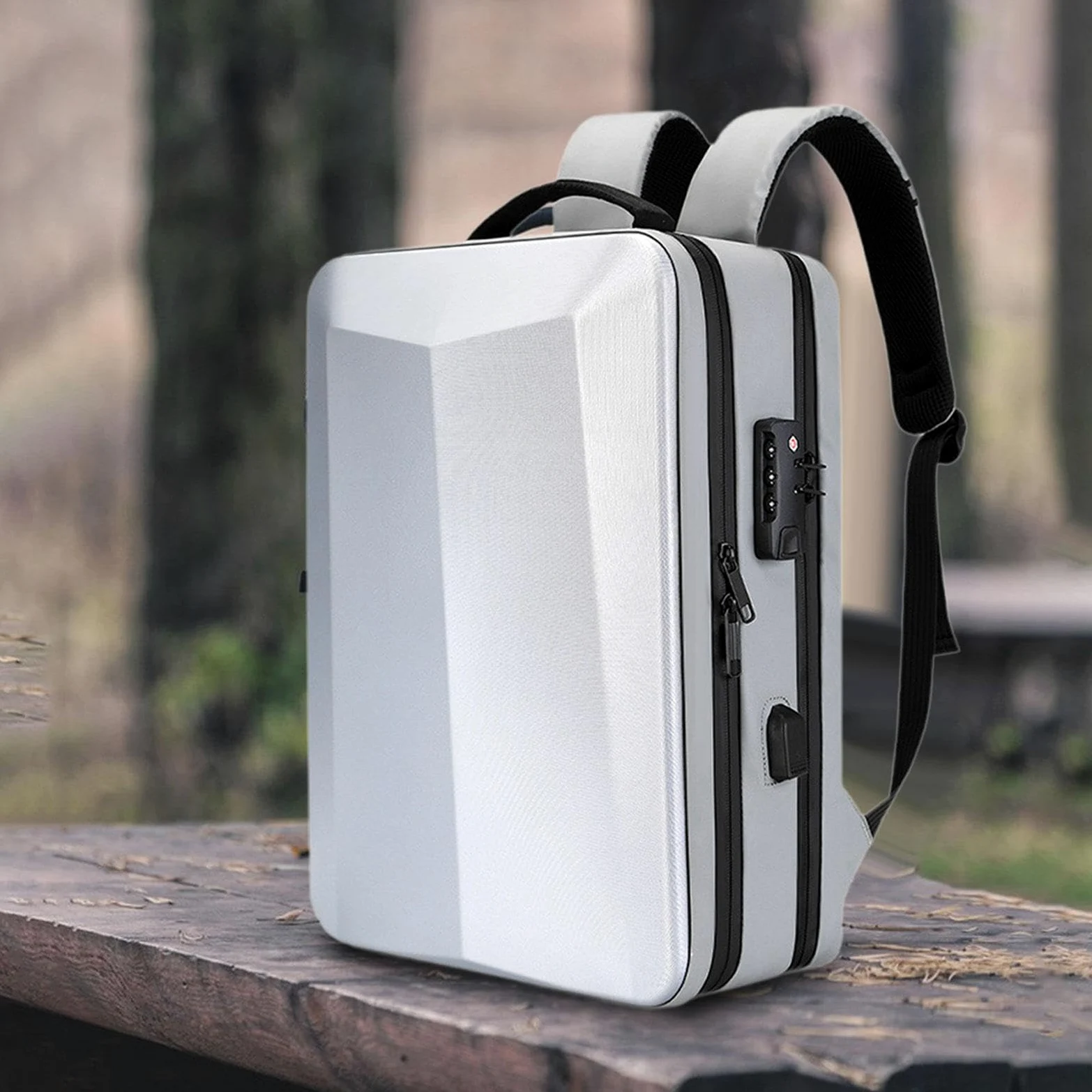 Zaino Laptop Rigido Zaino Gaming Computer Daypack Porta USB Bloccaggio Materiale PP Anticollisione Traspirante Adatto per Studenti Pendolari, Argento 17 Pollici