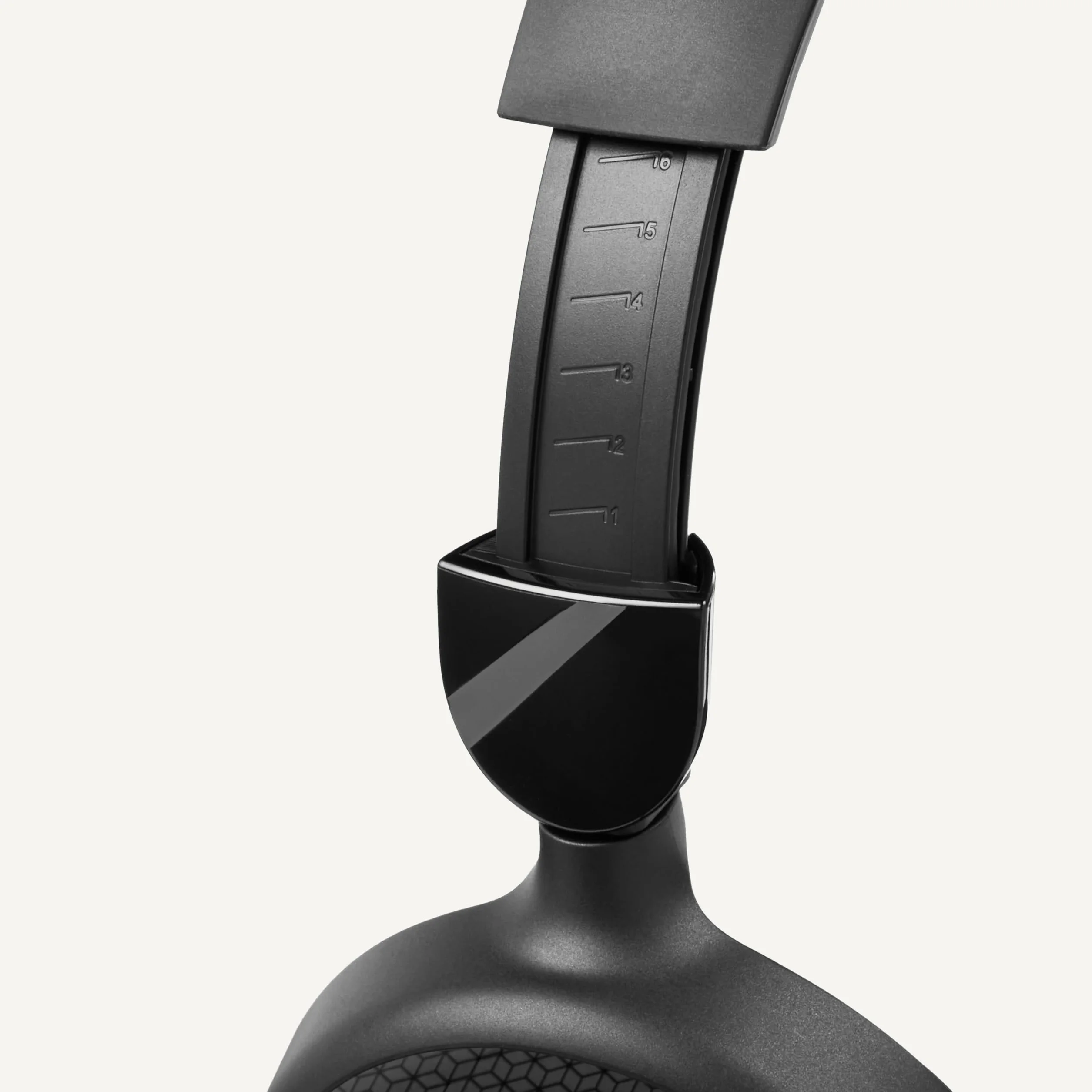 Amazon Basics - Cuffie Over-Ear per Computer con Cavo, Microfono Regolabile, Connessione da 3,5 mm, Controllo Cablato con USB-A, Pieghevoli, Cuffie per Ufficio, Smartphone, PC, Laptop, Nero